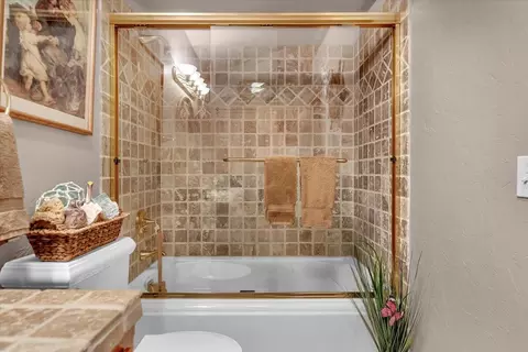 Bath - 17325 Nicklaus Ct, Weed, CA 96094 photo 5 of 8