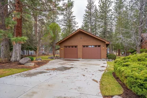 Exterior - 17325 Nicklaus Ct, Weed, CA 96094 photo 7 of 10
