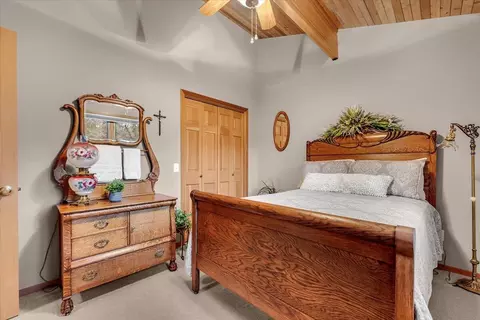 Bedroom - 17325 Nicklaus Ct, Weed, CA 96094 photo 3 of 4
