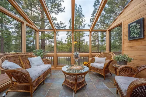 Exterior - 17325 Nicklaus Ct, Weed, CA 96094 photo 5 of 10