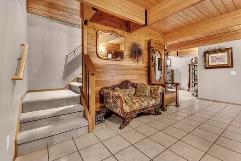 Entry Way - 17325 Nicklaus Ct, Weed, CA 96094 photo 2 of 2
