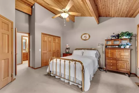 Bedroom - 17325 Nicklaus Ct, Weed, CA 96094 photo 4 of 4