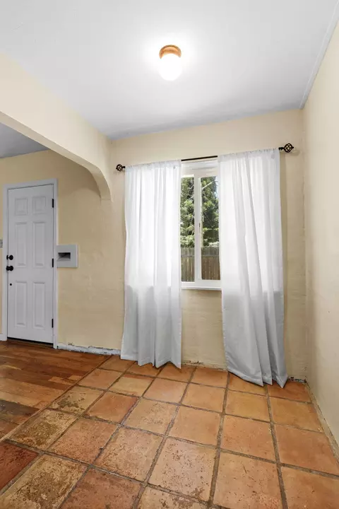 Dining - 700 Severtson Dr, Redding, CA 96001 photo 2 of 2