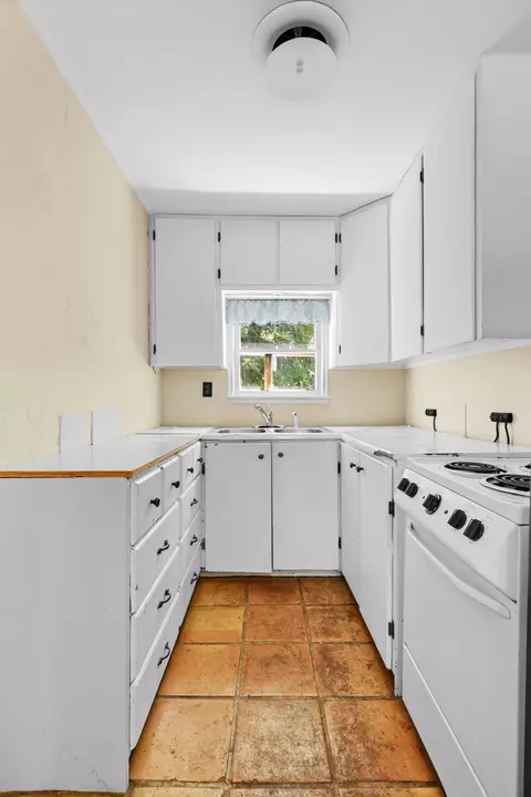 Kitchen - 700 Severtson Dr, Redding, CA 96001 photo 2 of 2