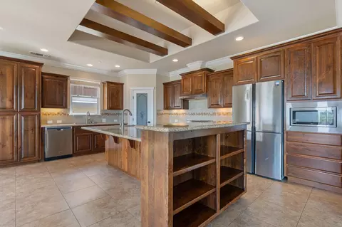 Kitchen - 372 Stinson Loop, Redding, CA 96003 photo 8 of 8