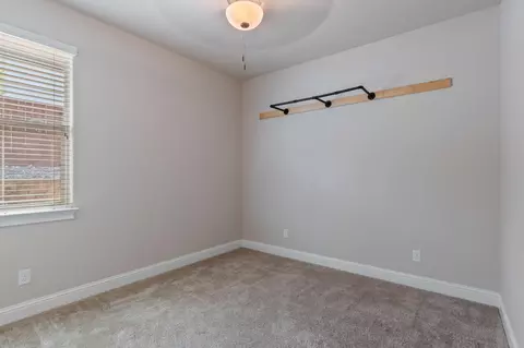 Bedroom - 372 Stinson Loop, Redding, CA 96003 photo 4 of 6