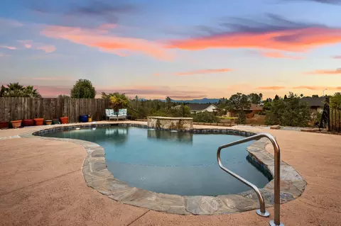 Exterior - 372 Stinson Loop, Redding, CA 96003 photo 11 of 22