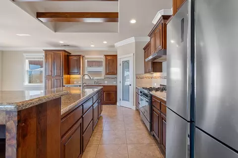 Kitchen - 372 Stinson Loop, Redding, CA 96003 photo 7 of 8