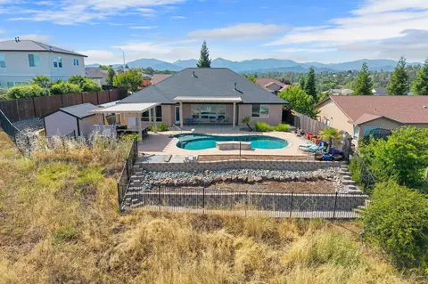 View/Area - 372 Stinson Loop, Redding, CA 96003 photo 2 of 6