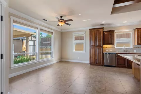 Living - 372 Stinson Loop, Redding, CA 96003 photo 5 of 6