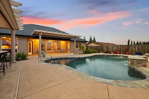 Exterior - 372 Stinson Loop, Redding, CA 96003 photo 8 of 22