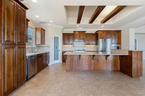 Kitchen - 372 Stinson Loop, Redding, CA 96003 photo 2 of 8