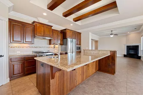 Kitchen - 372 Stinson Loop, Redding, CA 96003 photo 4 of 8