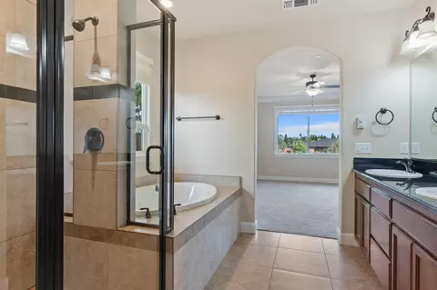 Bath - 372 Stinson Loop, Redding, CA 96003 photo 4 of 5
