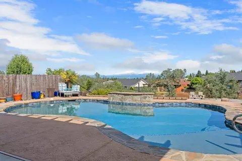 Exterior - 372 Stinson Loop, Redding, CA 96003 photo 13 of 22