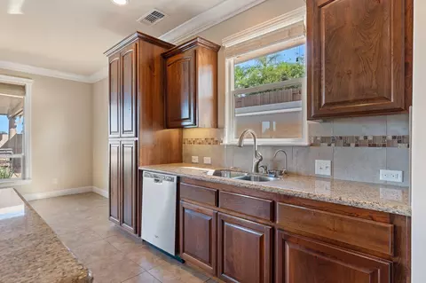 Kitchen - 372 Stinson Loop, Redding, CA 96003 photo 1 of 8