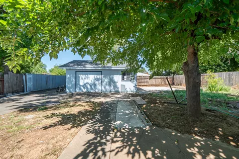 Exterior - 2920 Fairway Ave, Redding, CA 96002 photo 7 of 16