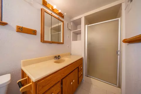 Bath - 2920 Fairway Ave, Redding, CA 96002 photo 2 of 3