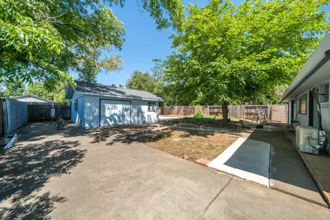 Exterior - 2920 Fairway Ave, Redding, CA 96002 photo 6 of 16