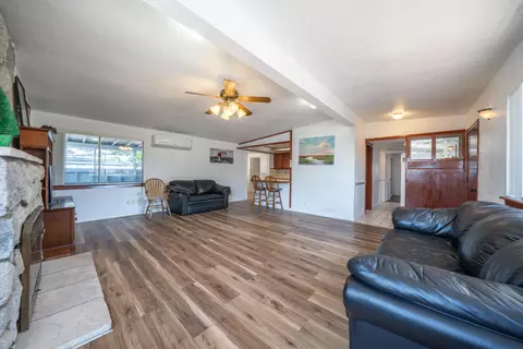 Living - 2920 Fairway Ave, Redding, CA 96002 photo 2 of 5