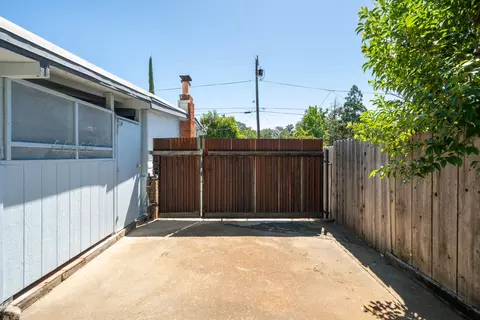 Exterior - 2920 Fairway Ave, Redding, CA 96002 photo 11 of 16