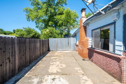 Exterior - 2920 Fairway Ave, Redding, CA 96002 photo 15 of 16
