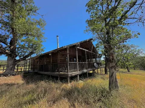 880 S Meadow Ln, Hayfork, CA 96041