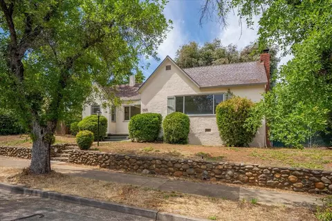 Exterior - 2424 Shasta St, Redding, CA 96001 photo 2 of 17