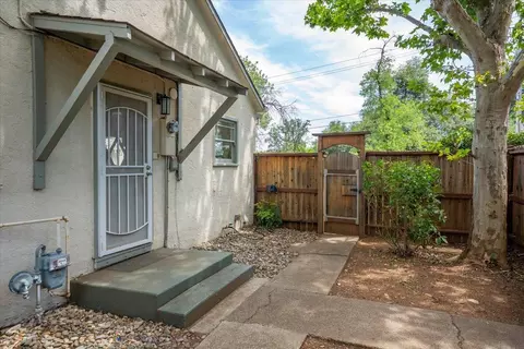 Exterior - 2424 Shasta St, Redding, CA 96001 photo 6 of 17