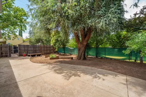 Exterior - 2424 Shasta St, Redding, CA 96001 photo 15 of 17