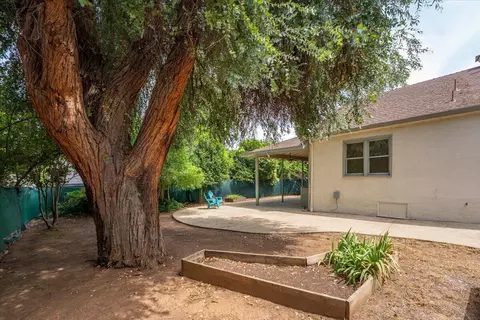 Exterior - 2424 Shasta St, Redding, CA 96001 photo 13 of 17