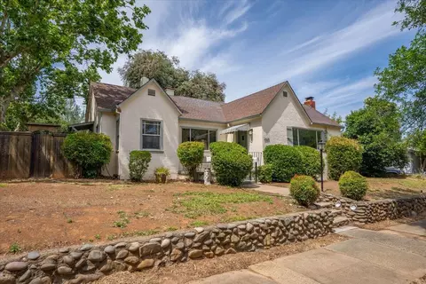 Exterior - 2424 Shasta St, Redding, CA 96001 photo 3 of 17