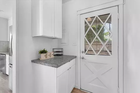 Entry Way - 2424 Shasta St, Redding, CA 96001 photo 2 of 4