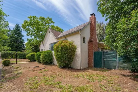 Exterior - 2424 Shasta St, Redding, CA 96001 photo 16 of 17