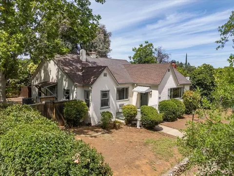Exterior - 2424 Shasta St, Redding, CA 96001 photo 5 of 17