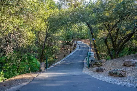 25841 California 299, Bella Vista, CA 96008