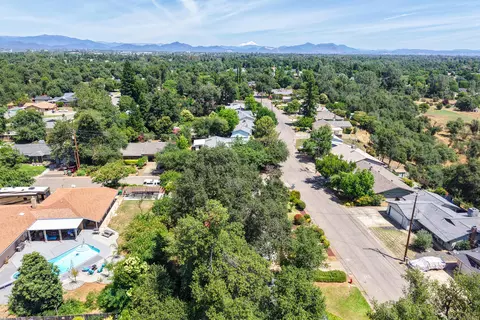 View/Area - 3914 Alma Ave, Redding, CA 96002 photo 4 of 5