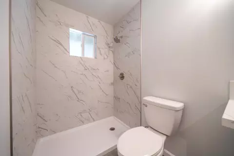 Bath - 3914 Alma Ave, Redding, CA 96002 photo 2 of 3