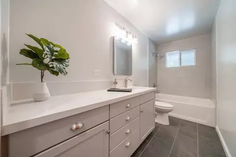 Bath - 3914 Alma Ave, Redding, CA 96002 photo 3 of 3