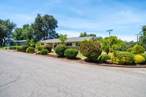 Exterior - 3914 Alma Ave, Redding, CA 96002 photo 2 of 23