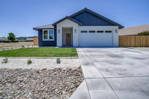 19069 Shoreline Dr, Cottonwood, CA 96022