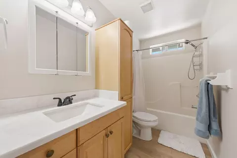Bath - 1803 Stetson Way, Redding, CA 96003 photo 3 of 3