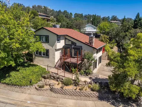 Exterior - 3416 Cessna Dr, Redding, CA 96001 photo 3 of 20