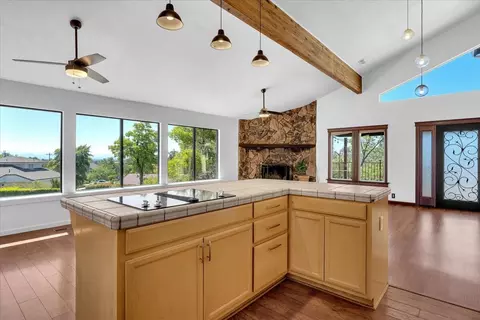 3416 NW Cessna Dr, Redding, CA 96001