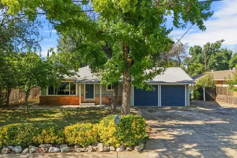 1064 Ledell Dr, Redding, CA 96002