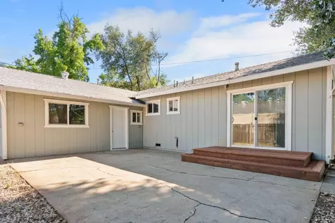 Exterior - 1064 Ledell Dr, Redding, CA 96002 photo 5 of 7
