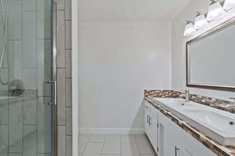 Bath - 1064 Ledell Dr, Redding, CA 96002 photo 1 of 4