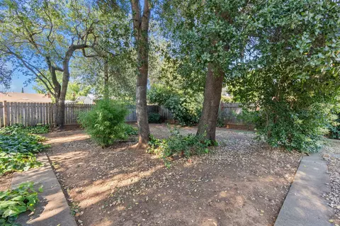 Exterior - 1064 Ledell Dr, Redding, CA 96002 photo 6 of 7
