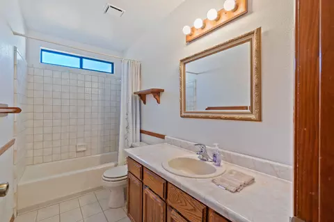 Bath - 3417 Timbercreek Dr, Redding, CA 96002 photo 2 of 3