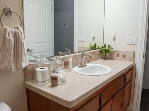 Bath - 6040 Constitution Way, Redding, CA 96003 photo 3 of 9